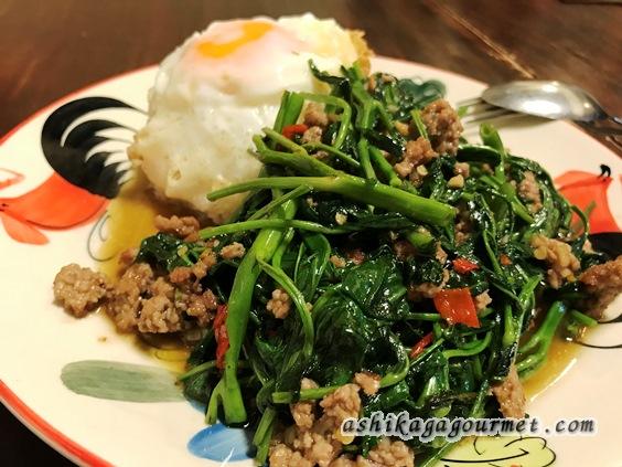 クワカンワットの空芯菜炒め